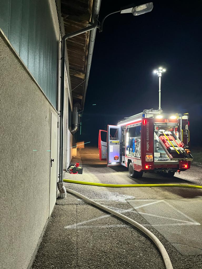 Brand Eines Holzstapels – Freiwillige Feuerwehr Timelkam